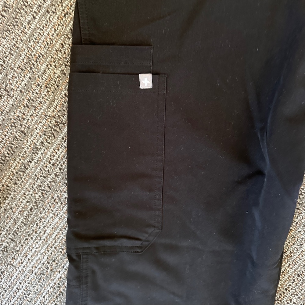 Figs Kade Cargo Scrub Pants Black women’s M - Picture 7 of 16